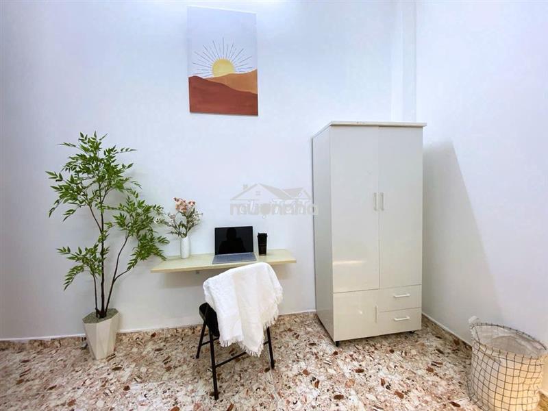 Nhà vị trí thuận tiện các trường đại học, giá tốt