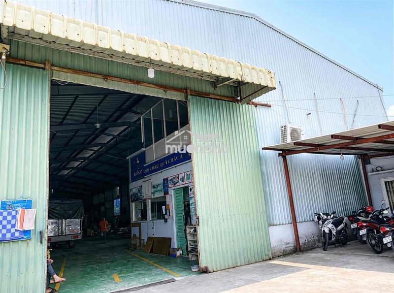 Xưởng 1.500m đường lớn có bãi xe và văn phòng