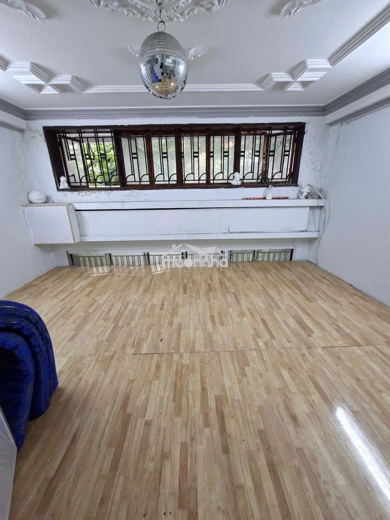 Nhà hẻm 10m lạc long quân, trệt 3 lầu st, 5pn 4wc, 4.5x10m - 4