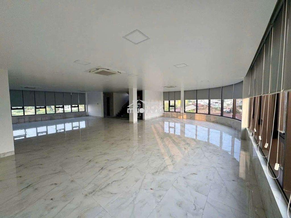 Cho thuê tòa nhà góc có thanh máy khu tên lửa dt 1000m2 - 4