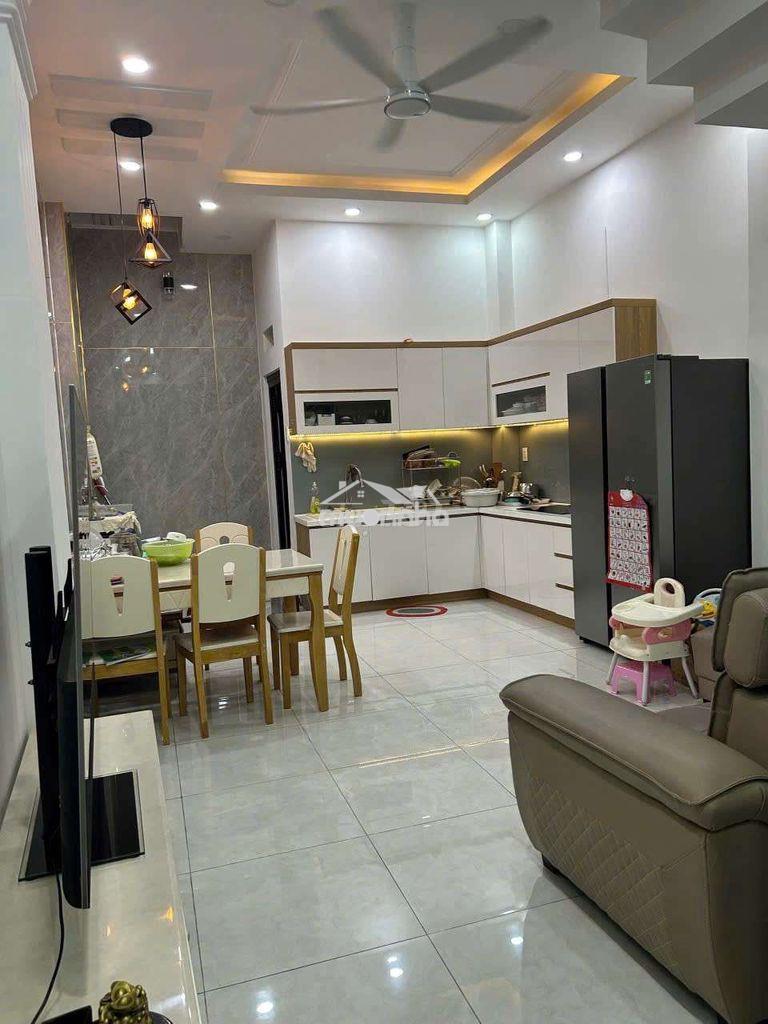 Dt 4 x 13m 3 lầu  4 pn 5 wc sân thượng. y hình hxt . lê trọng tấn - 2