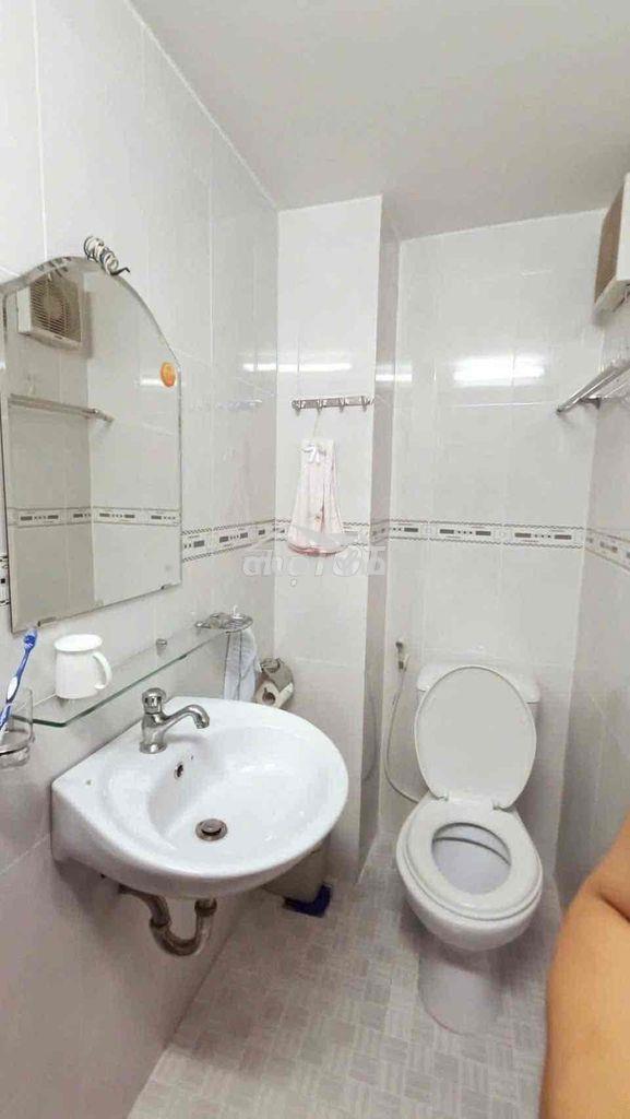 Cho thuê nhà đẹp 3 tấm giáp q1 bến thành 8tr - 3