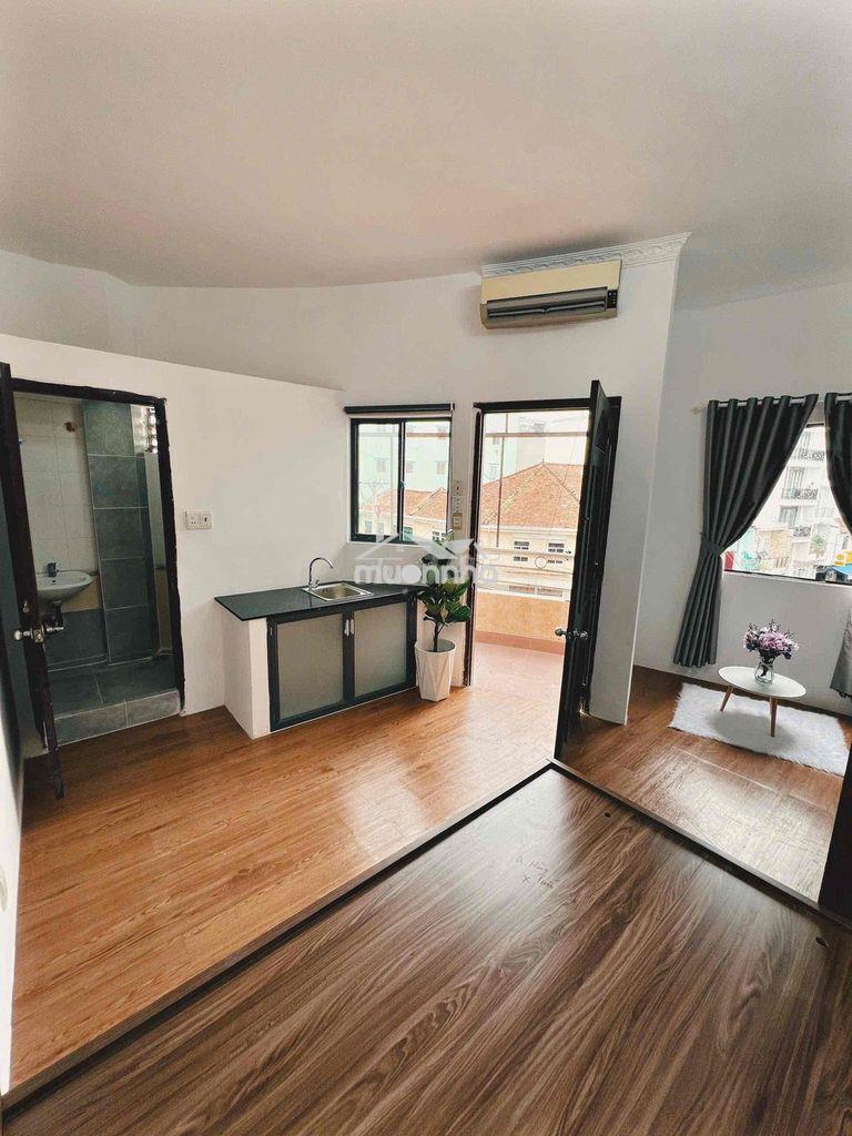 Studio ban công full nội thất – gần đại học y dược