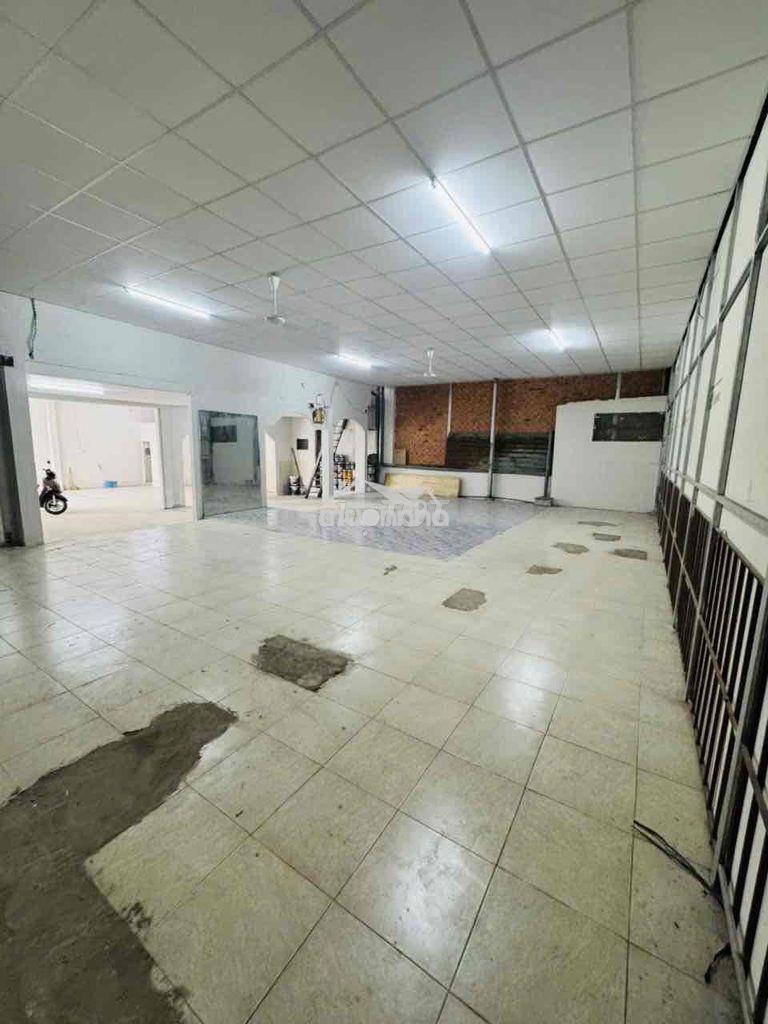 🏠📐 Cho thuê kho xưởng 250m2 khu tên lửa đường xe tải