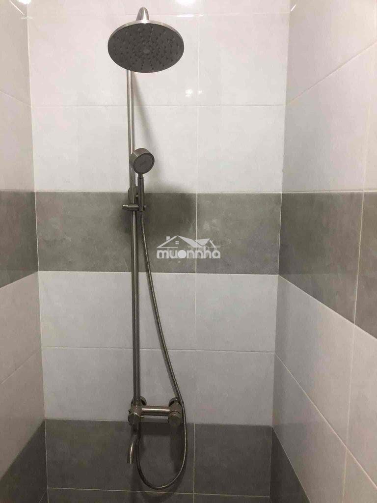 Phòng ban công thoáng 2.7 tr - sẵn máy lạnh- linh đông