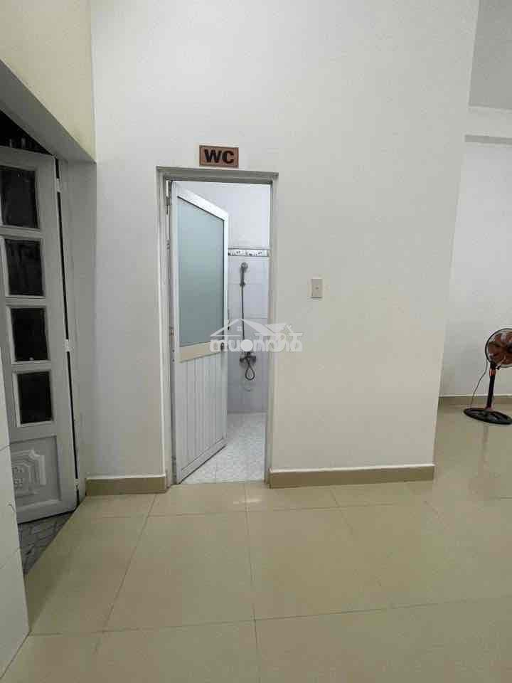 - Cho thuê nhà mới len keng ,3 lầu 400m ( q9) - mặt tiền khu tái định - 3