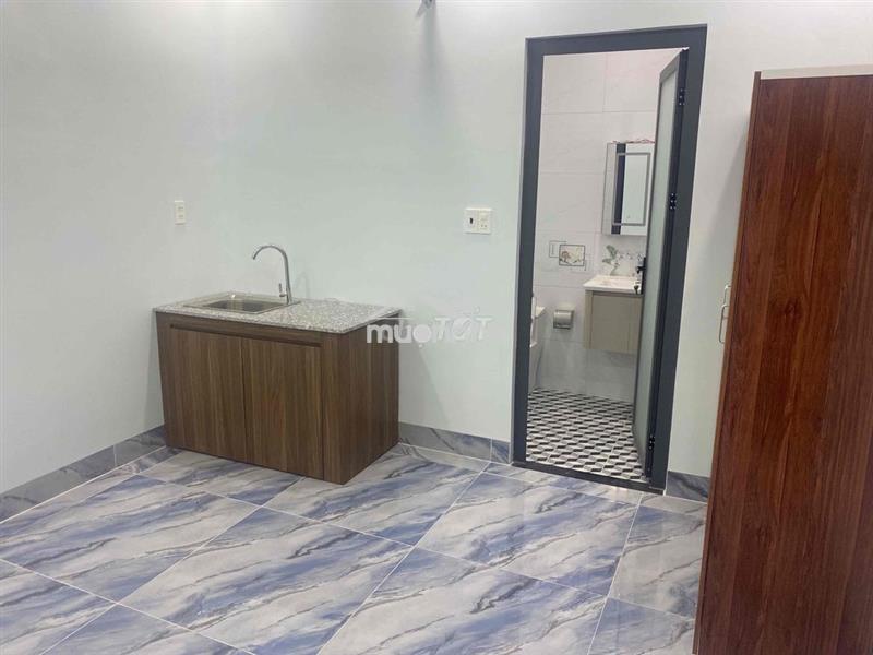 Phòng trọ có nhà vẹ sinh riêng cửa sổ thoáng mát  khu vực yên tinh