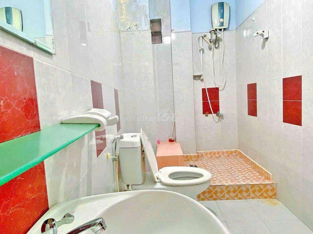 Phòng đủ nội thất ngay 585/6 sư vạn hạnh, đối diện đt huflit chỉ 5tr - 4