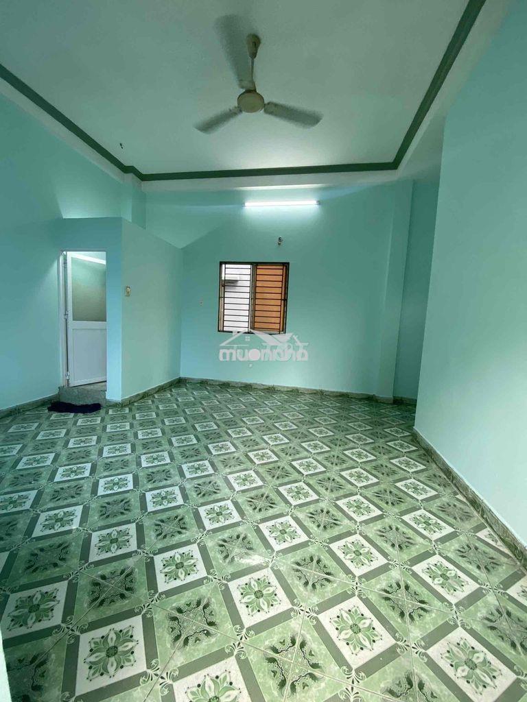 Cho thuê phòng 2,6tr đường bà hom q6 dt 20m2 tầng 1