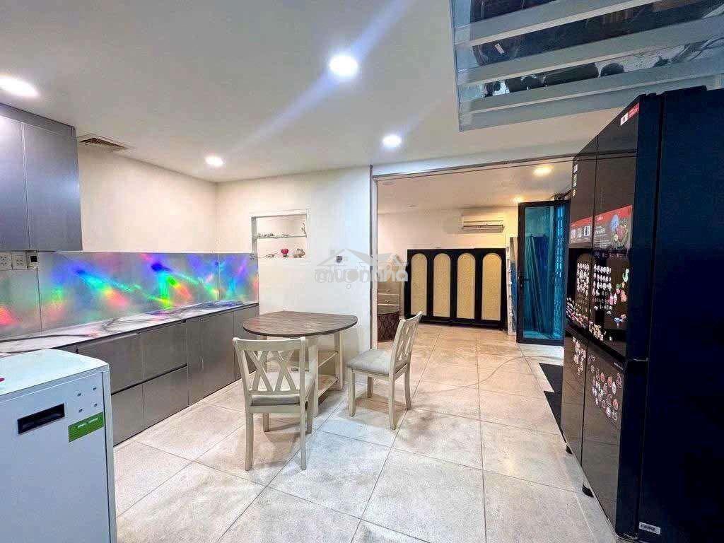 🏠🏠 Cho thuê nhà bến vân đồn, p.2, q.4
💢 dt 8m ❌ 5m, kết  - 2