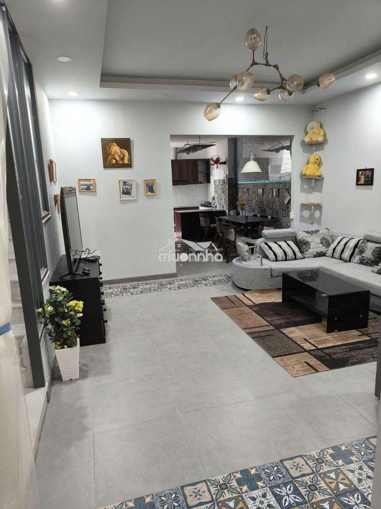 Biệt thứ la villa. phòng wc riêng đủ nội thất bếp cửa sổ/ban côn
