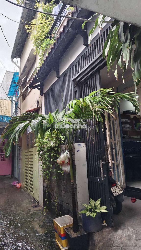 Nhà tân phú 30m2 giá 2.5 tỷ tl đoạn đh văn hiến , gặp cô út
