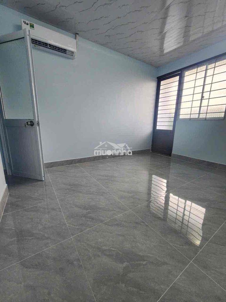 Nhà nguyên căn gần trường đại học lê văn lương có nội thất đầy đủ. - 3