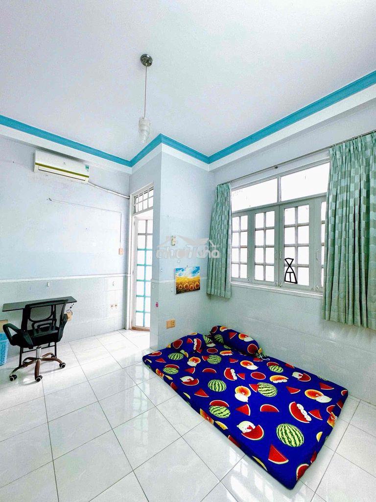 Trống 2 phòng ban công cho nữ thuê kv giáp q1 - 2