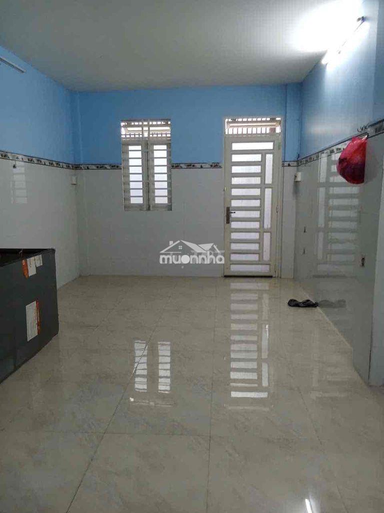 N/c dt: 4 x 8 trệt,1 lẩu,.2 wc. mới sạch sẽ .đnc, có sân chỉ ,6tr./th - 3