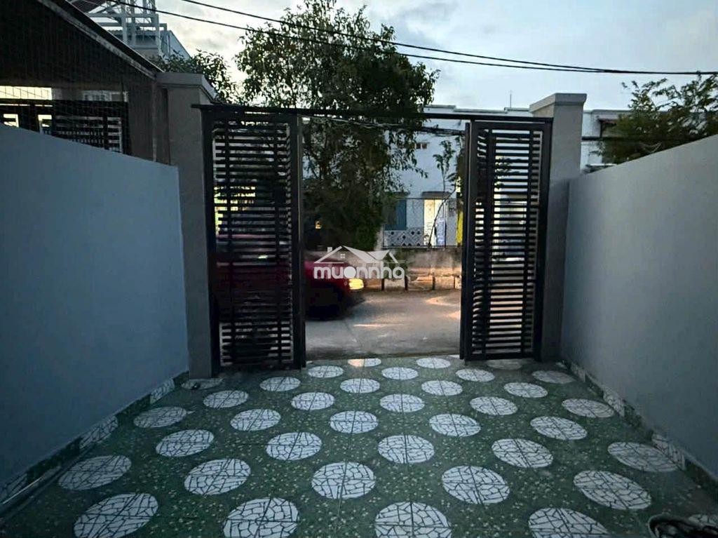 Cho thuê nhà 2 mặt tiền hẻm xem hơi cửa trước và sau thông thoáng - 2