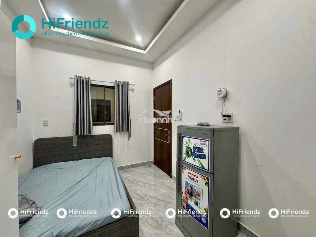 Phòng nhỏ gọn đầy đủ nội thất cửa sổ thông thoáng - Ảnh 3
