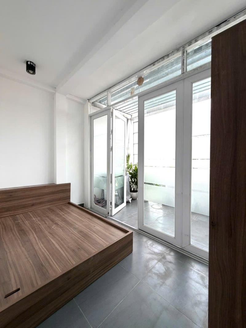 Cho thuê căn hộ 2pn 40m2 có máy giặt riêng ngay ngã tư hàng xanh - trường đại học hutech - ngoại thương - uth