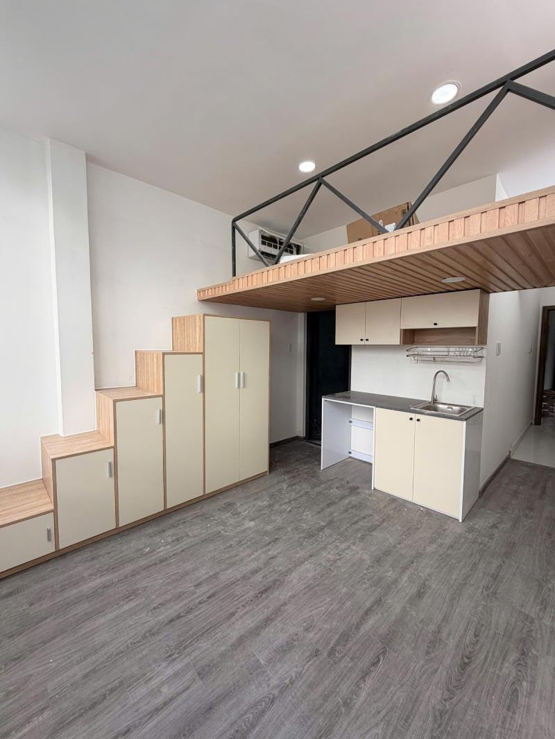 Cho thuê căn hộ duplex có máy giặt riêng, cửa sổ trời thoáng gần ngã tư hàng xanh, bình thạnh.