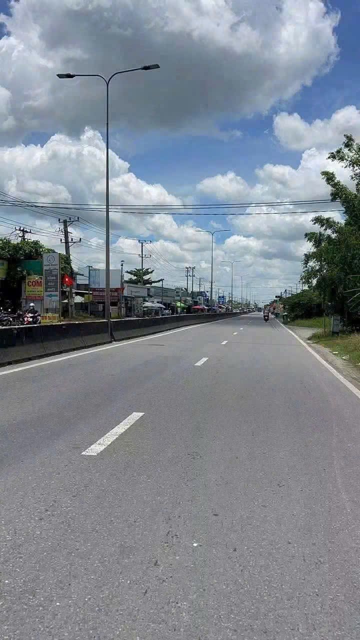 Cho thuê nhà nguyên căn mặt tiền lộ nhựa lớn tl 830 (nay là tỉnh lộ 824) lương bình bến lức long an