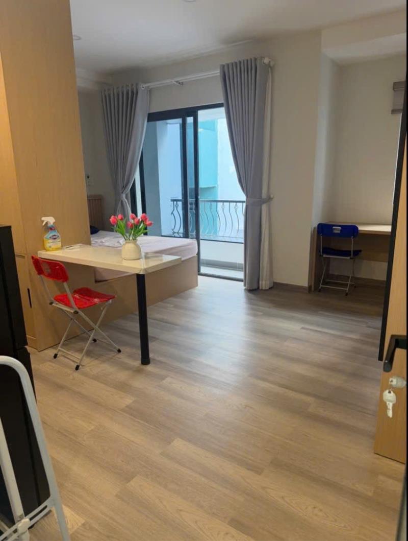 Cho thuê căn hộ ban công 40m2 siu rộng ngay sát q1 giá ưu đãi an ninh cao