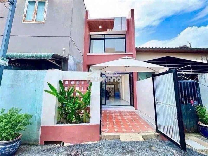 Nhà sân vận động đông hòa , phường đông hòa tp dĩ an