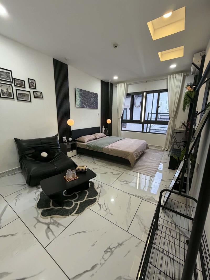 Cho thuê căn hộ studio 1pn tách bếp phòng trống sẵn đặt tại chu văn an cửa sổ thoáng, full nội thất có tủ lạnh, tv gần hutech, ngoại thương, uef,.. tiện lợi di chuyển qua quận 1, thủ đức
