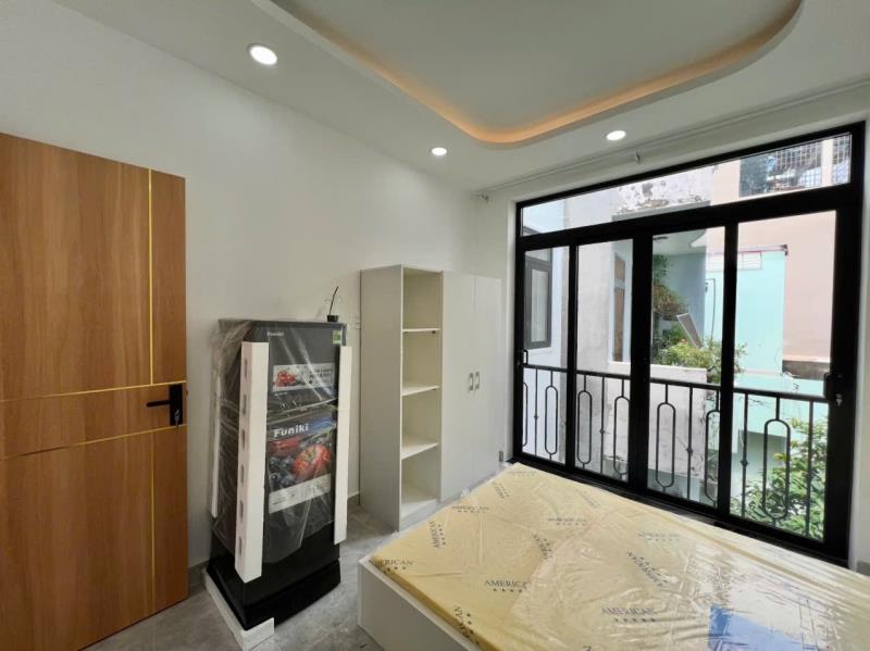 Cho thuê căn hộ 36m2 ban công | gần ngã tư hàng xanh & quận 1