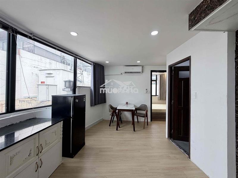 Căn hộ 1pn 50m2 fullnt cửa sổ to thoáng với dàn bếp to siu phẩm