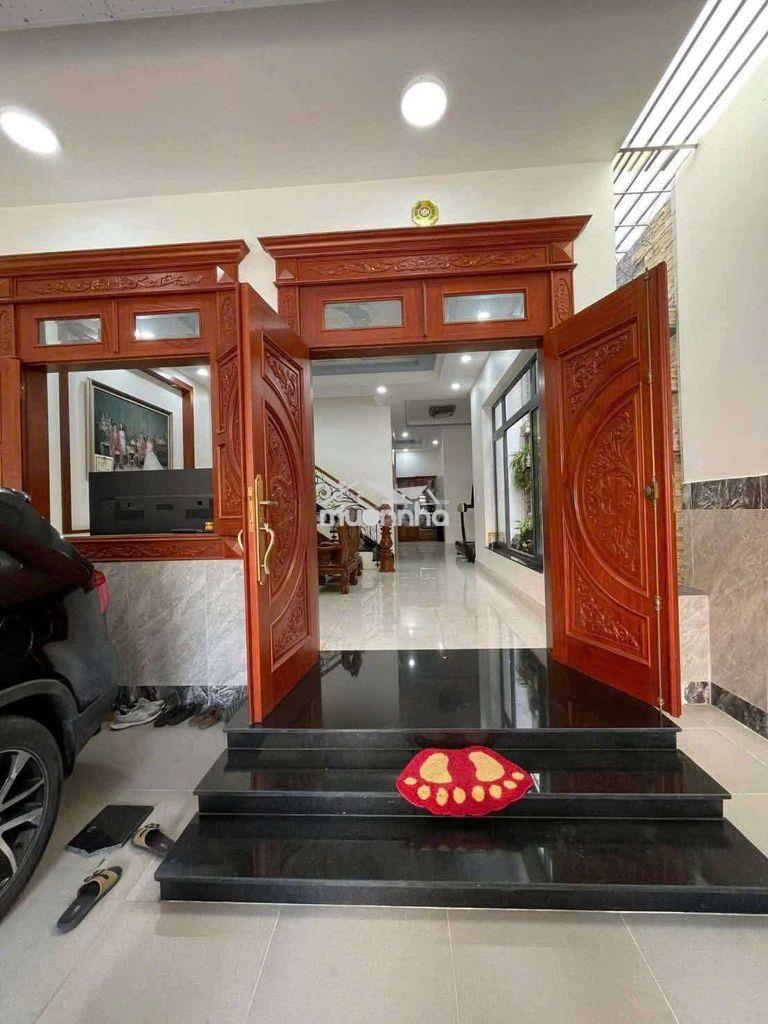 Nhà phố 6m x 20m. 3 tầng thang máy đường trương thị hoa ( ngay metro)