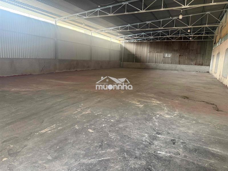 Kho hẻm tỉnh lộ 10 giáp tên lửa 300m2