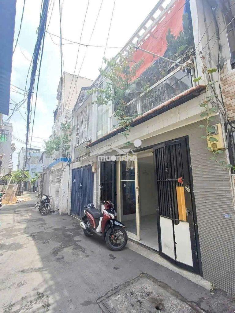 Hẻm xe hơi đậu cửa