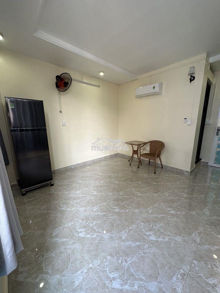 Quận 10, cho thuê phòng có balcon, máy lạnh, toilet riêng, khu an ninh - Ảnh 2