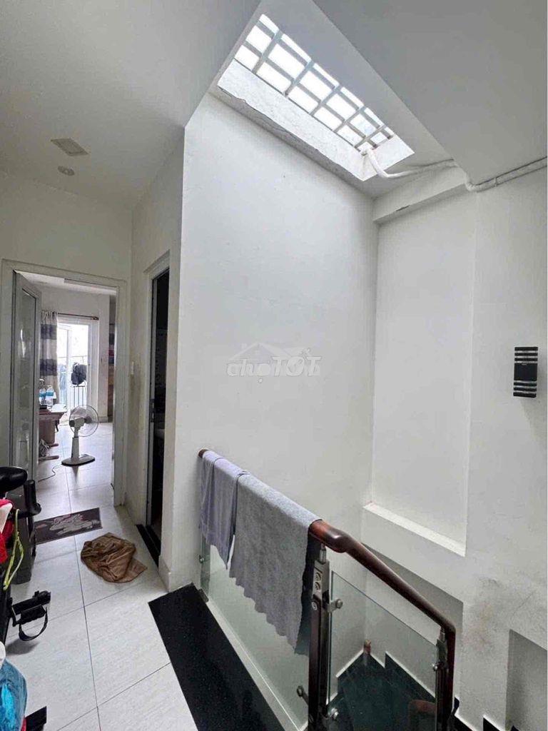 Nhỉnh 6 tỷ - hẻm 3 gác thông huỳnh văn bánh - phan đình phùng - 3 tầng - 3