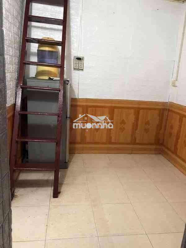 Cho thuê nhà riêng nhỏ xinh có gác xép và ban công