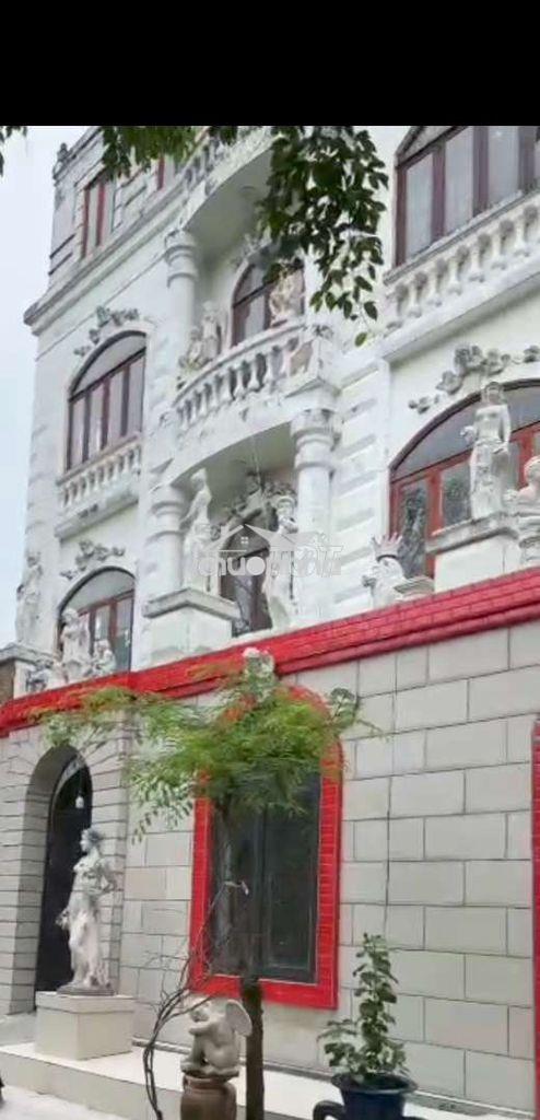 Phòng lớn, mới, đẹp, nội thất cao cấp, có bancong, vieu đẹp, giờ tự do