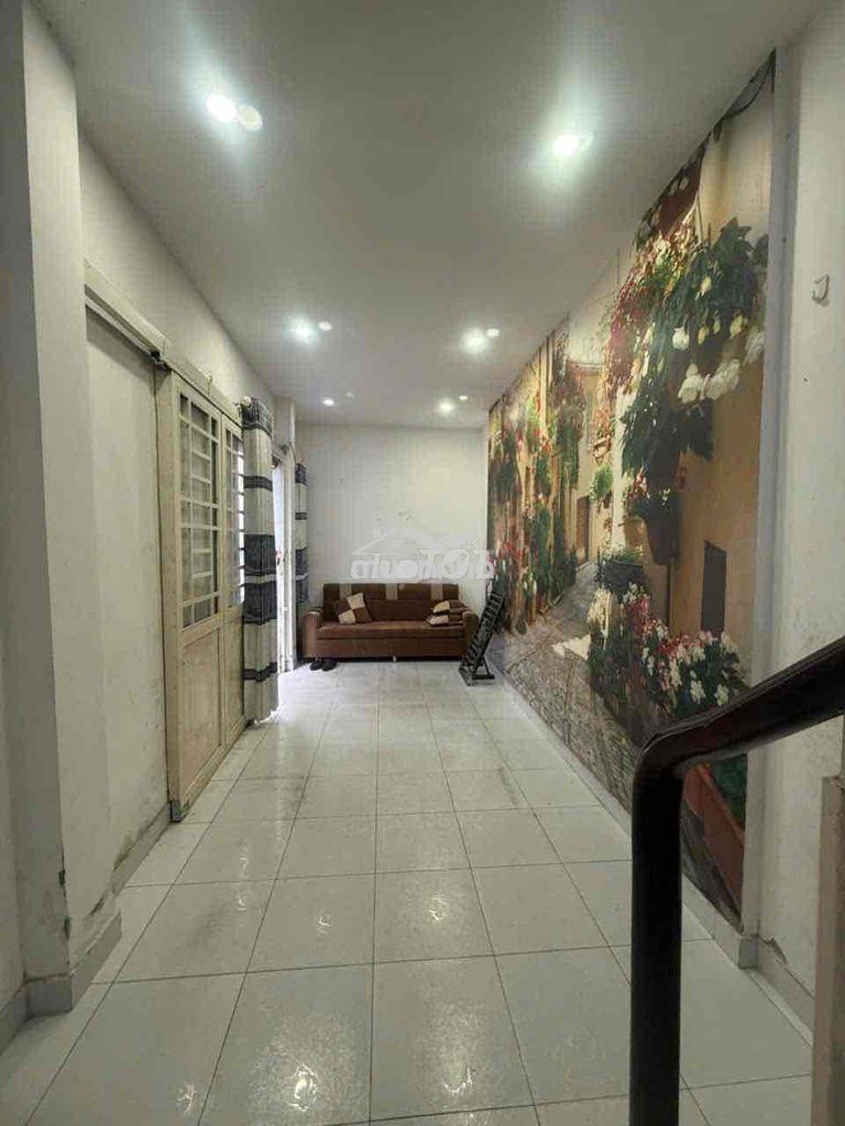 Cho thuê nhà nguyên căn(2pn2wc) phan xích long p3,pn