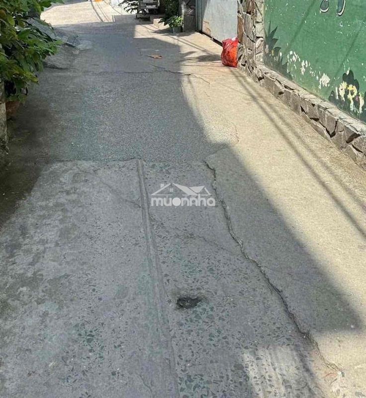 Q8 cách mt phạm thế hiển 20m hẻm trục thẳng 102m2 2 tầng đúc hoàn công