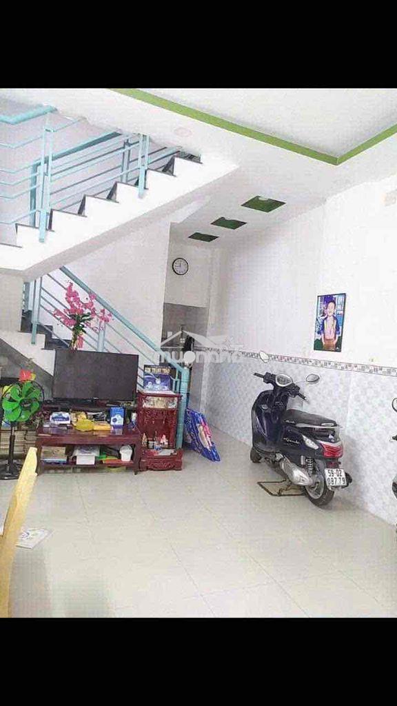 Nhà cho thuê  hẻm 3 gác đường tân hương  dt 4,3m x 13m đúc 1lầu 2pn 2w