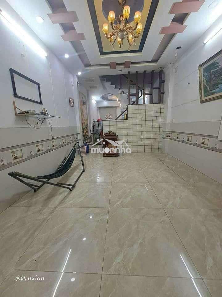 Nhà sạch sẽ dt 5,5*15, trệt lầu, 3pn, 3wc, nội thất cơ bản