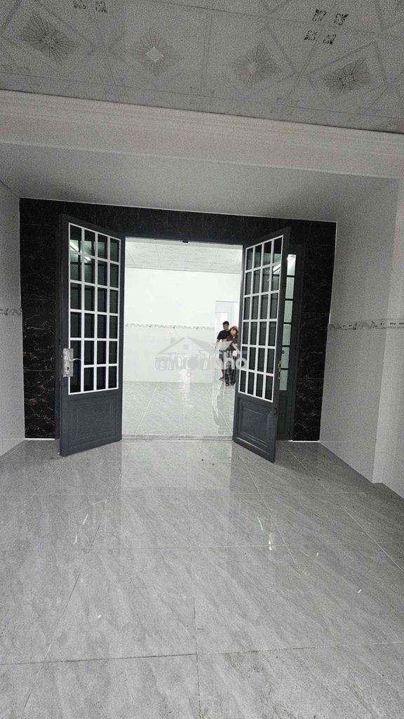 Cho thuê nhà mới tinh sạch sẽ cấp 4 có 2p ngủ sân trc sân sau rộng