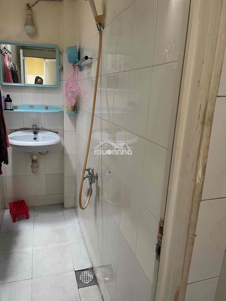 Cho thuê nhà nguyên căn 13tr cách hẻm xe hơi 4căn (5 phòng+ 2wc +1 sân - 4