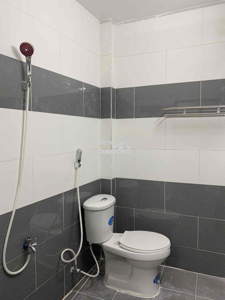 Phòng ngay ngã tư thủ đức , kế trường sư phạm kỹ thuật - 3