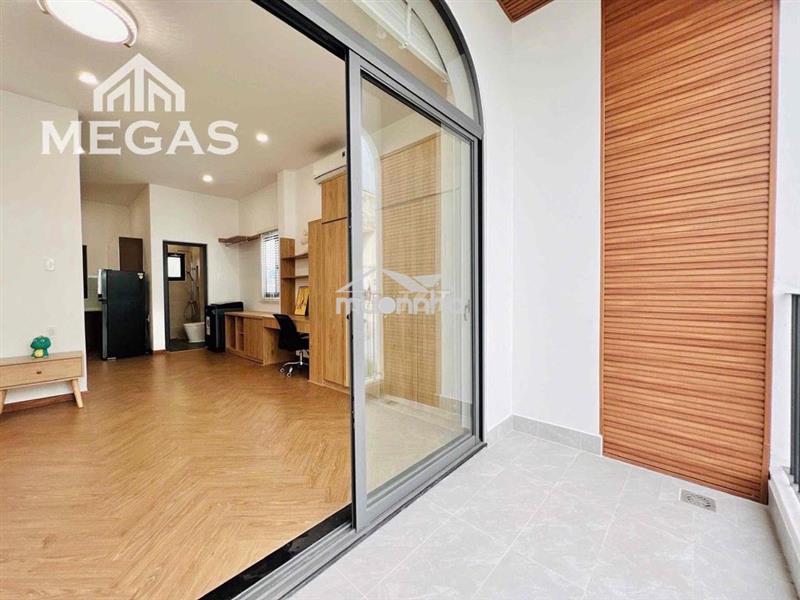 Cho thuê căn hộ tách bếp có bancol bự ở khu vực bình tân