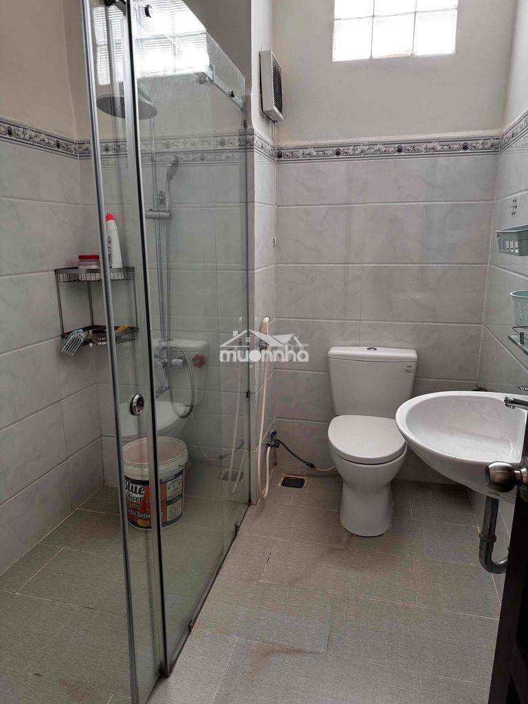 Phòng ở đầy đủ nội thất cơ bản như tủ lạnh, máy lạnh, máy giặt - 3