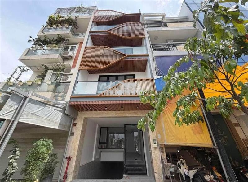 🏢 Cho thuê tòa nhà văn phòng – hầm + 4 tầng nổi ~500m² sàn trống suốt