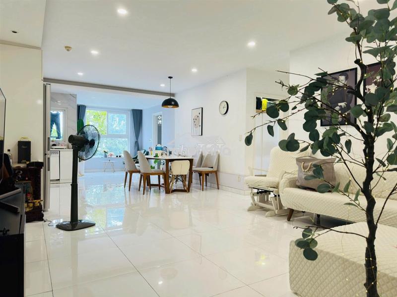 Chủ bán gấp căn hộ thang máy giá rẻ, quận 10, căn 2pn