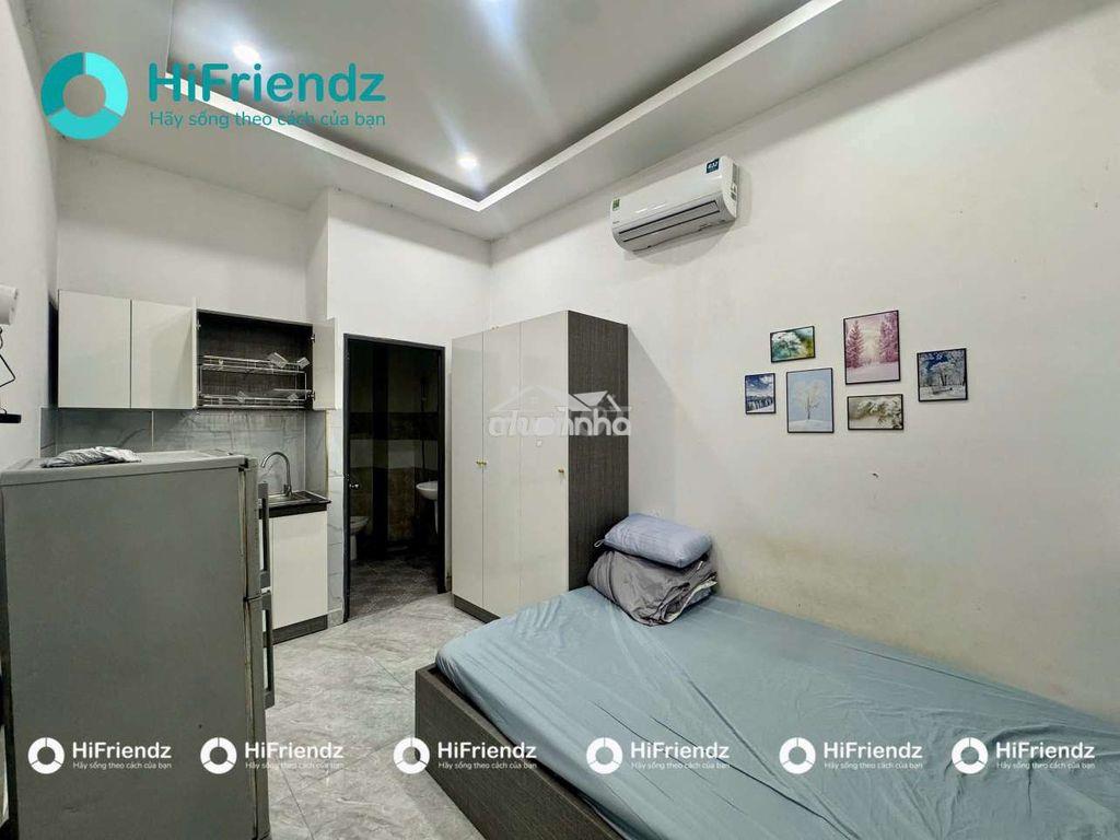 Phòng nhỏ gọn đầy đủ nội thất cửa sổ thông thoáng - Ảnh 2