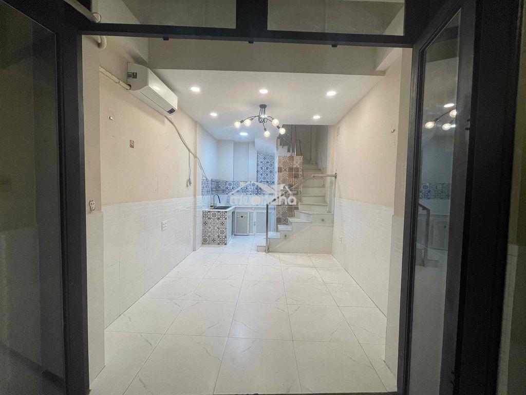 Nhà 4 tầng đẹp, sát mặt tiền đoàn văn bơ, hẻm thông - Ảnh 2