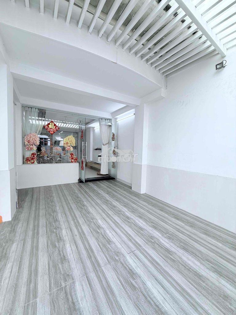 Nhà 3 tầng,hẻm xe hơi,80m2 ,kế bên đh văn lang.